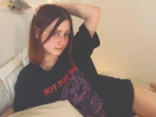 18 Year old young woman Mastrubating on Webcam